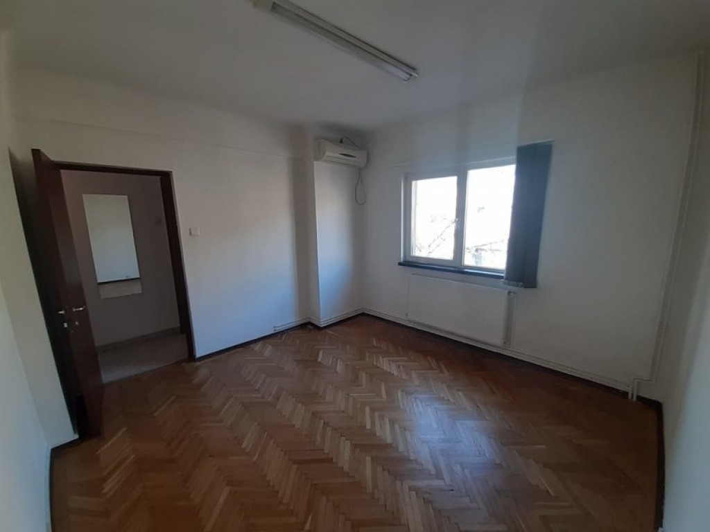 Zona Vatra Luminoasa vila 6 camere disponibila pentru inchir