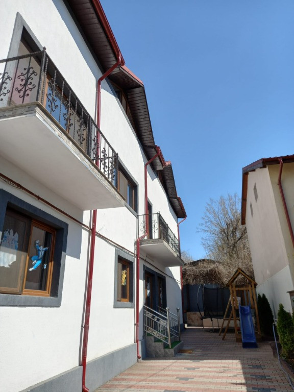 Mihai Bravu, casa spatioasa, 7 camere.