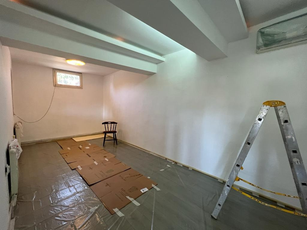 Inchiriez sp. com. zona Intim - ID : RH-32522-property