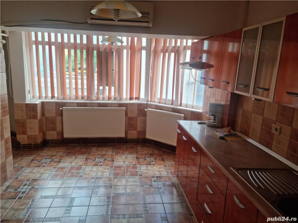 Apartament trei camere, decomandat etaj 1 4 balcoane Narcisa