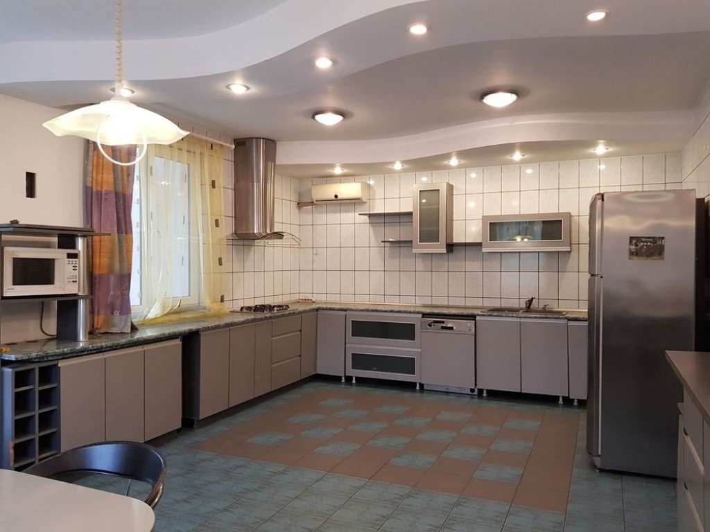 Militarii, Derzrobirii, Vila,D+P+1+M,sup.utila 410 mp.