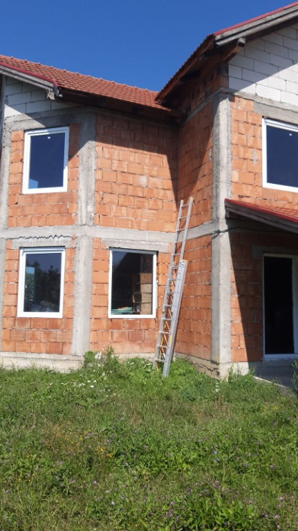 Satulung, casa la rosu