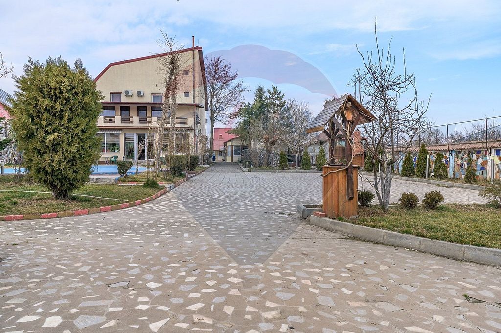 Pensiune cu 10 camere de vanzare in Ghermanesti - Snagov