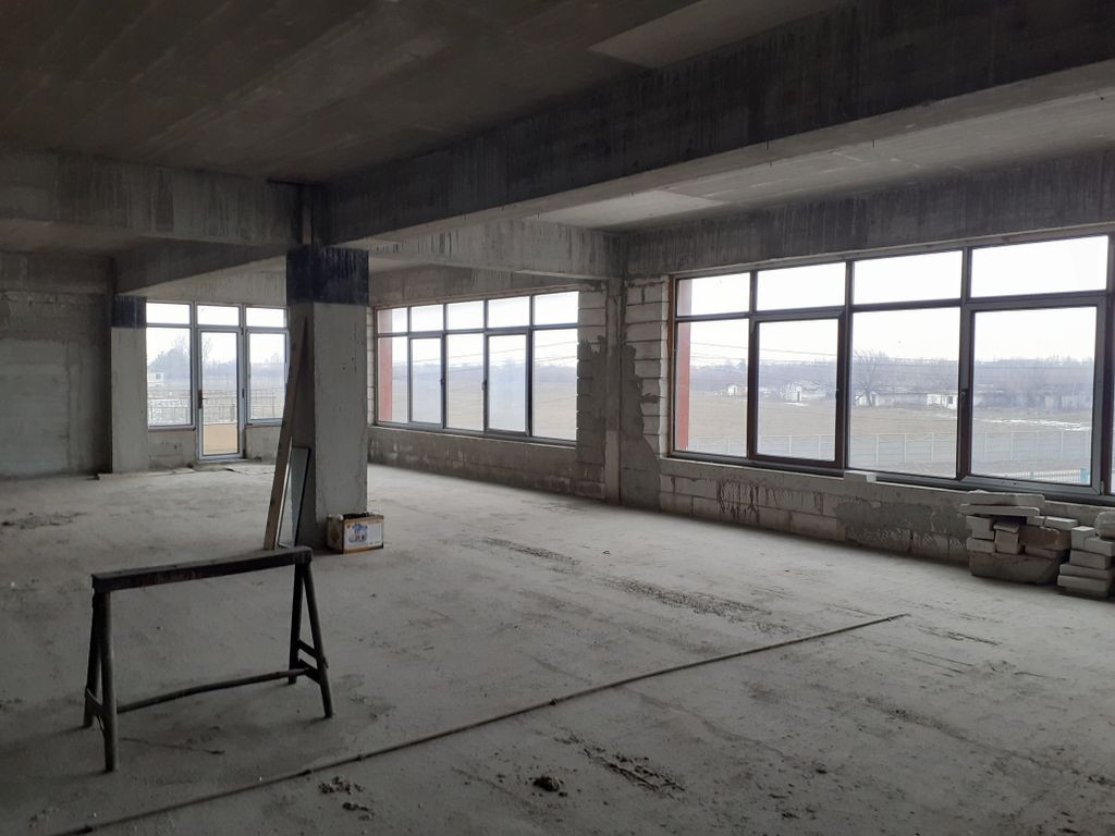 Constructie si teren ideale pentru saloane evenimente si ...