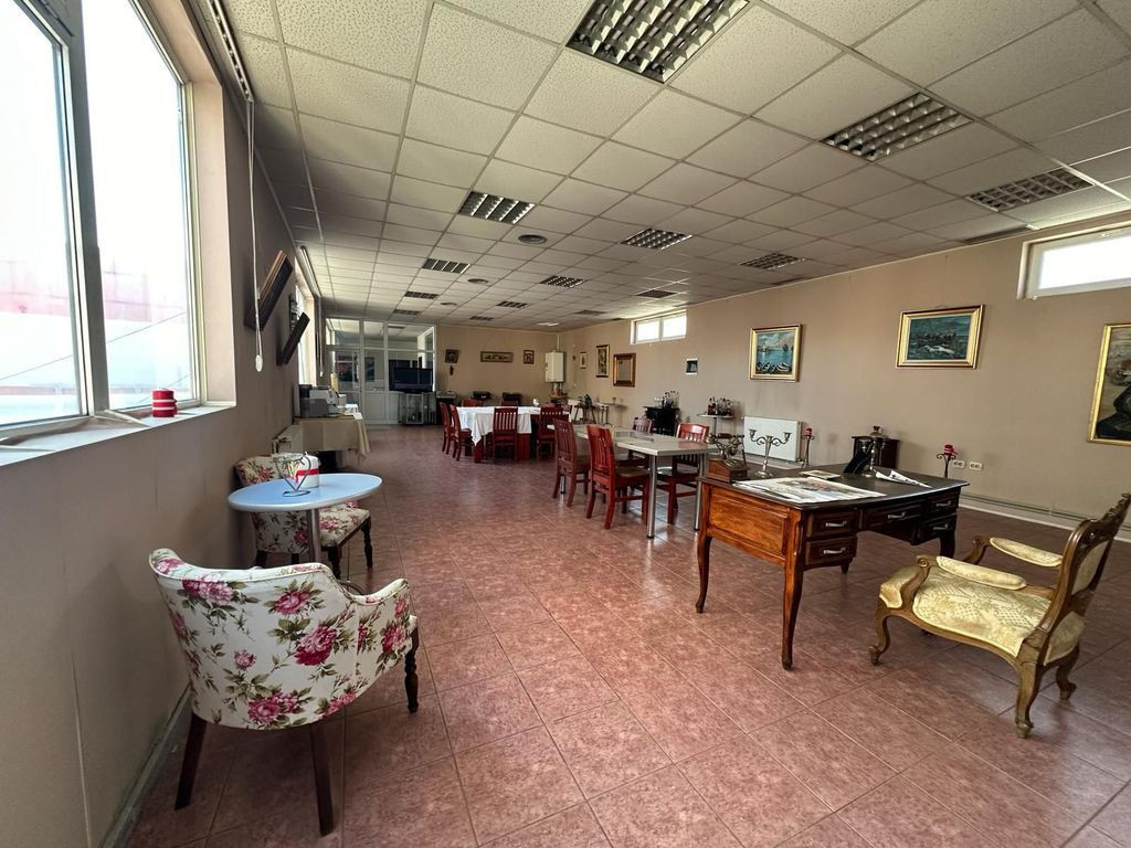 Zona Dacia 170 mp etaj 1