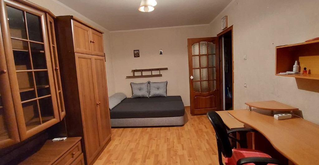 Apartament o camera decomandata zona Gruia