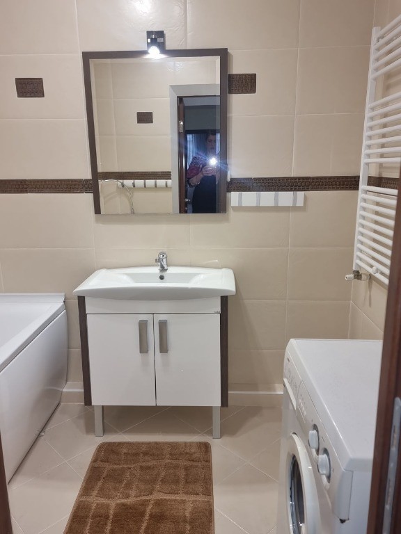 Inchiriez apartament cu 2 camere in zona Becas