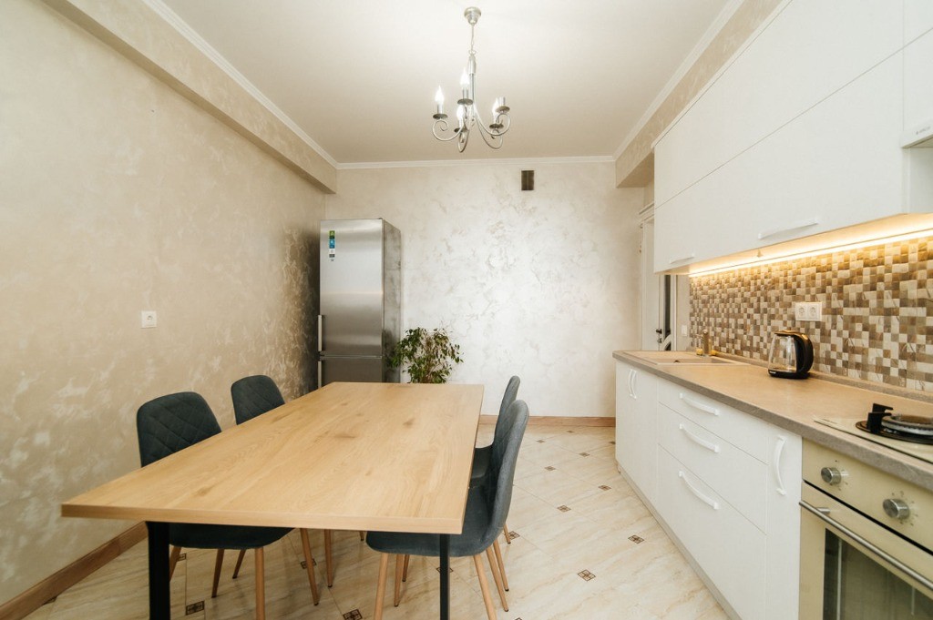 Inchiriez apartament cu 1 camera in zona Plopilor