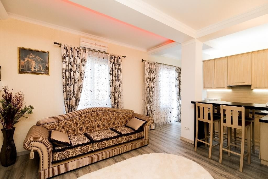 Inchiriez apartament cu 2 camere in zona Dambul Rotund