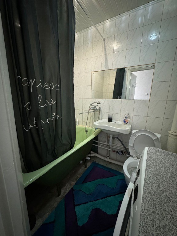 Inchiriez apartament cu 1 camera in zona Dambul Rotund