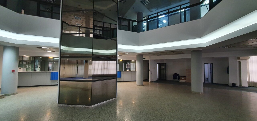 ULTRACENTRAL - cladire birouri, D+P+3E la 9 euro/mp/luna