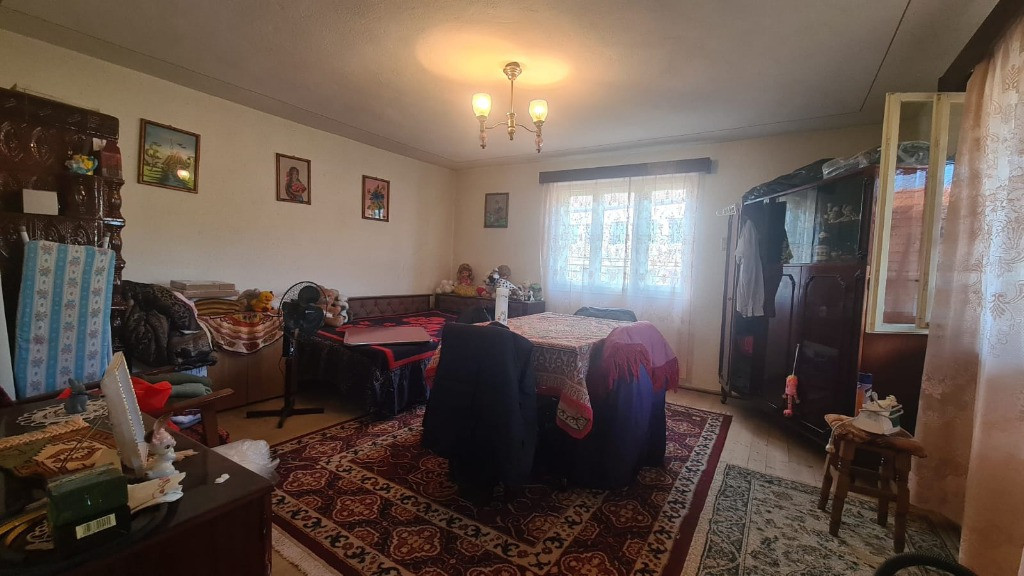 Casa cu teren zona Roscani