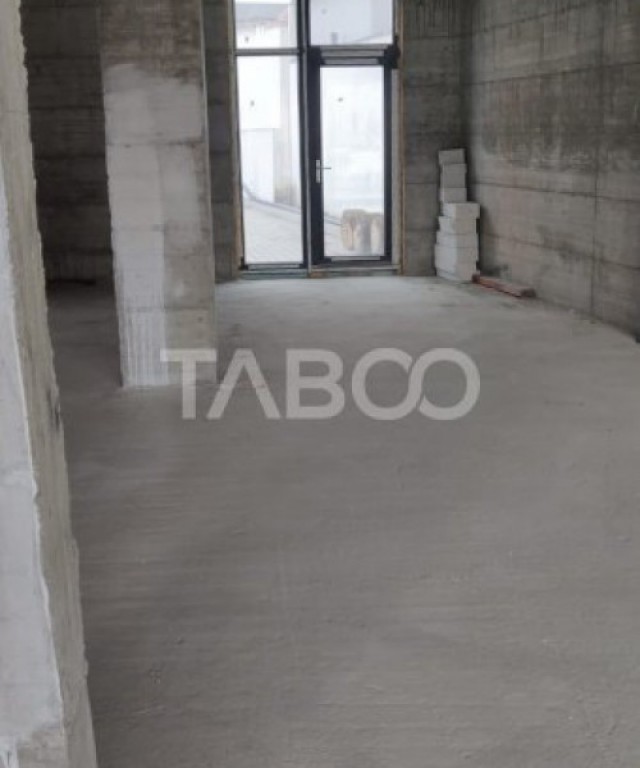 Spatiu comercial de inchiriat cu vitrina generoasa Piata Clu