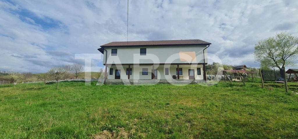 Casa de vanzare tip pensiune pe Valea Sebesului judetul Alba