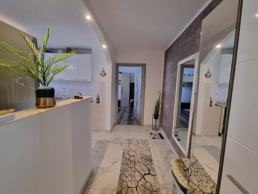 Apartament 2 camere decomandate- etaj 3- renovat modern