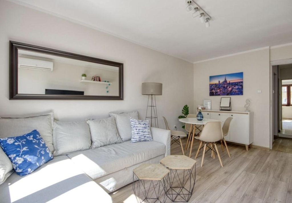 Apartament tip garsoniera,o camera, vedere mixta,etaj 1,a...