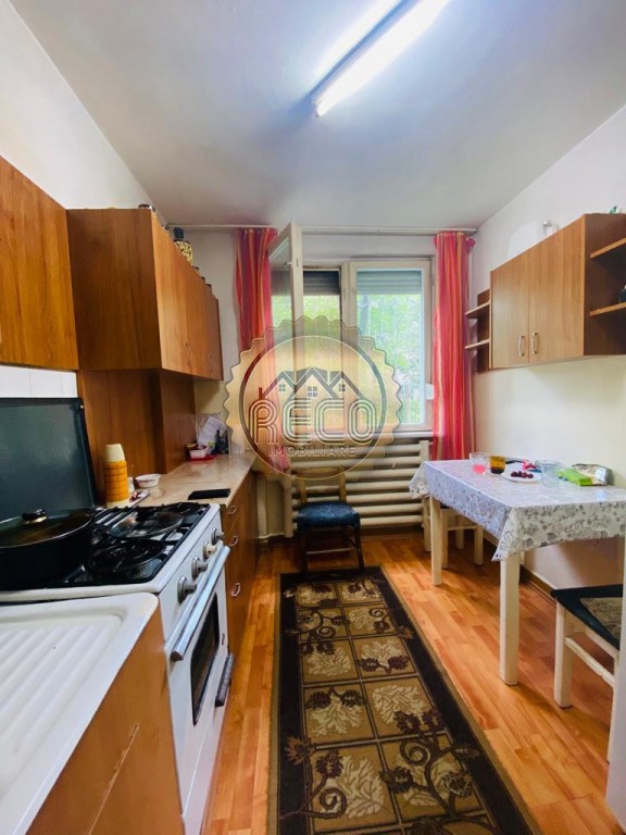 Apartament 3 camere PARTER INALT, ZONA ROGERIUS.