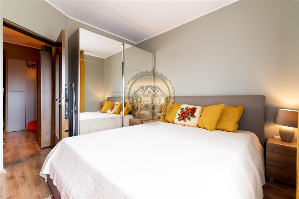 Apartament 2 camere, LUX , DECOMANDAT, ETAJ 3, zona Paleu .