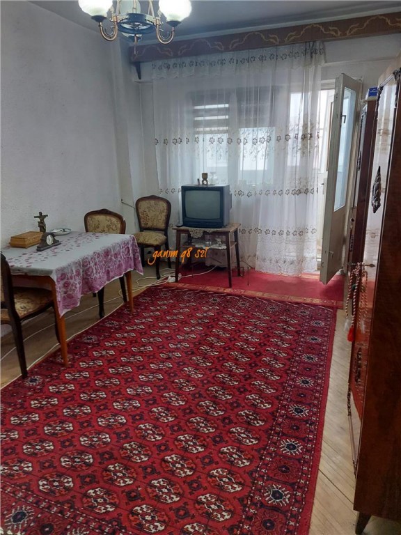 Apartament 3 camere , zona Sala Polivalenta , decomandat , 7