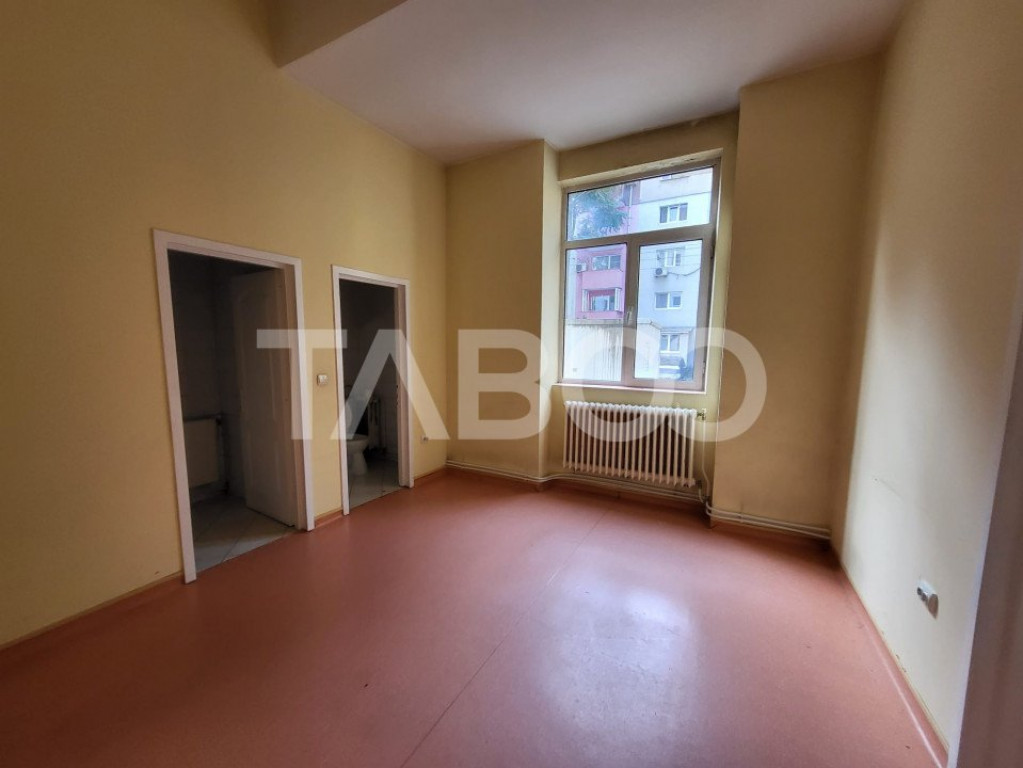 Spatiu comercial sau birouri 600 mpu utilitati zona Cetate A