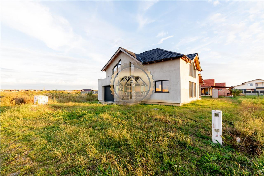 RECO CASA SEMI-FINISATA, TEREN 570 MP, ZONA NOJORID, STRADA