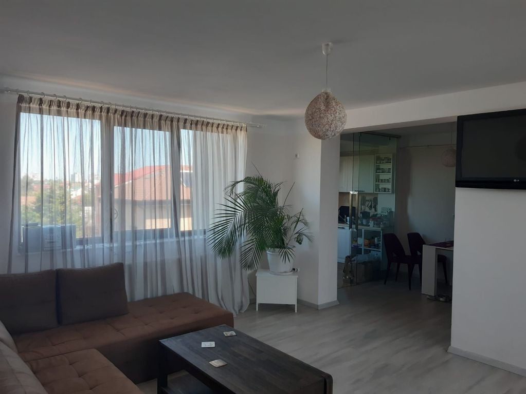 Trei camere , bloc nou.