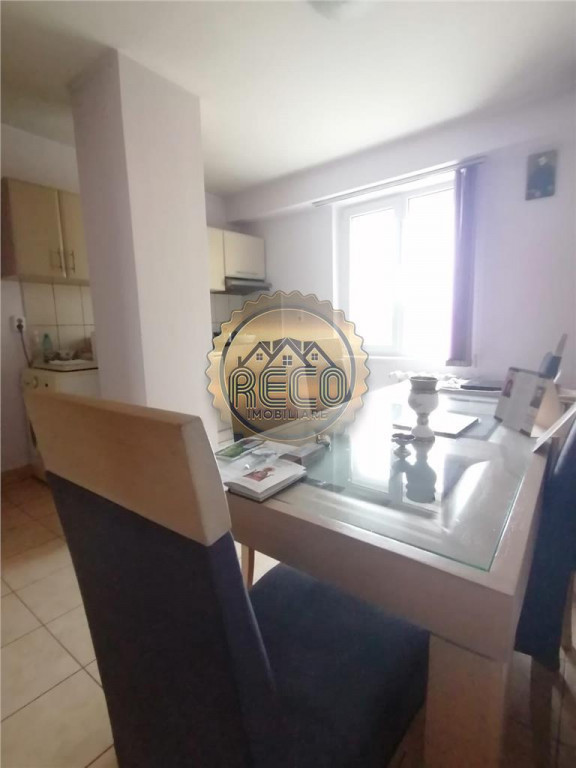 Apartament 3 camere,decomandat,zona Cantemir