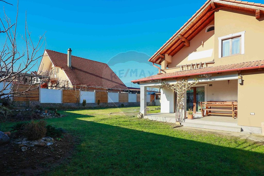 Casă de vânzare cu 5 camere, în zona Nicolae Grigorescu