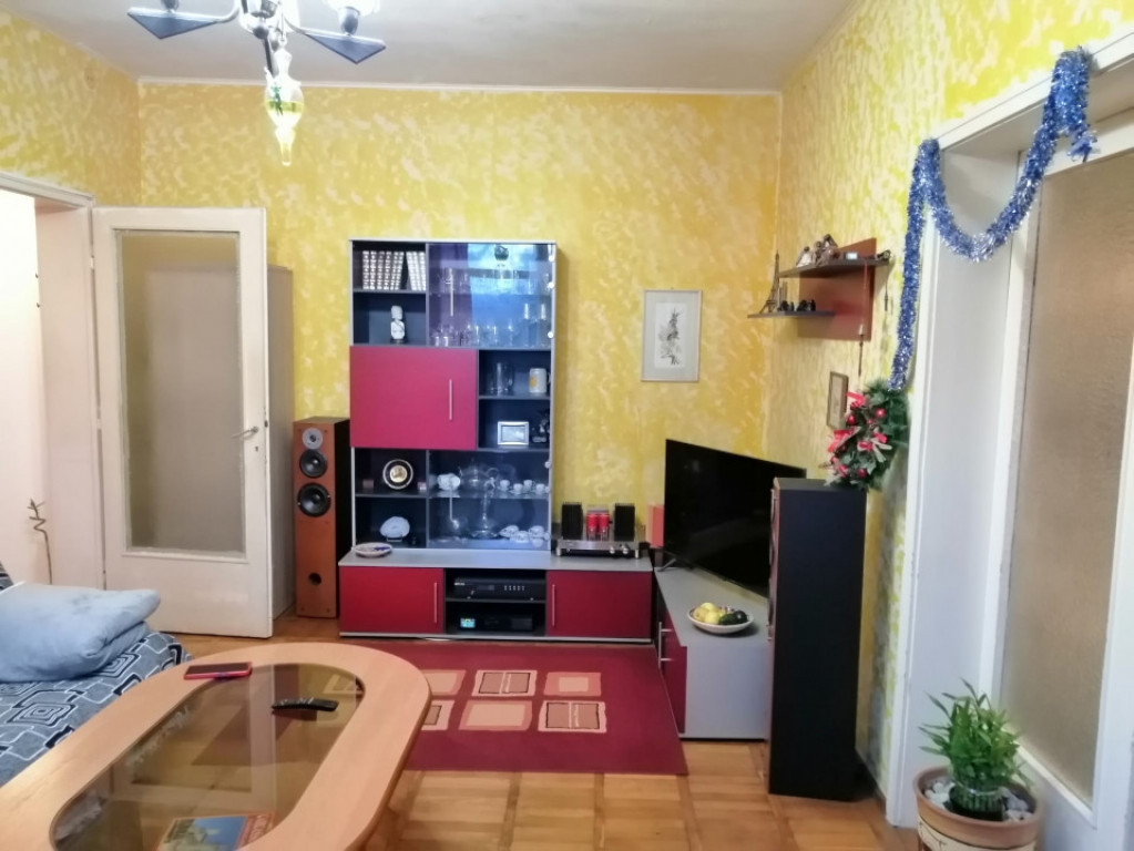 DE VANZARE APARTAMENT 2 CAMERE SEMIDECOMANDAT