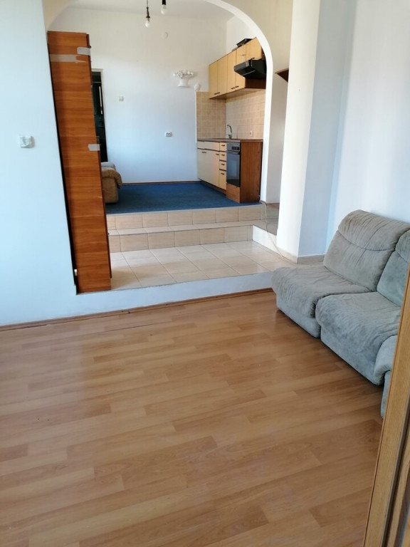 CENTRAL-Pomul Verde 2 cam. pentru firma la 275 euro/luna