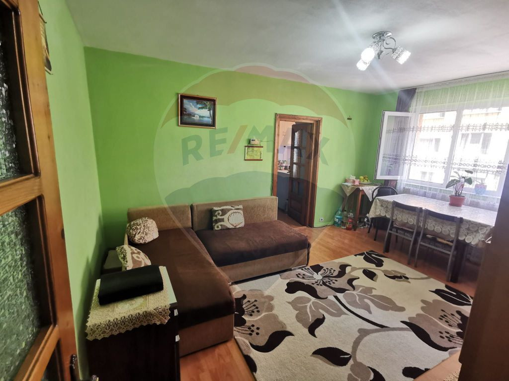 Apartament cu 2 camere mobilat si utilat de vânzare etaj...