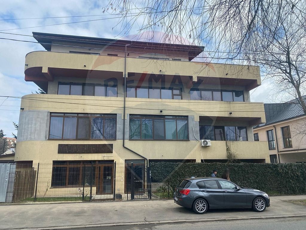 Vanzare spațiu comercial de 190mp în zona Sisesti !
