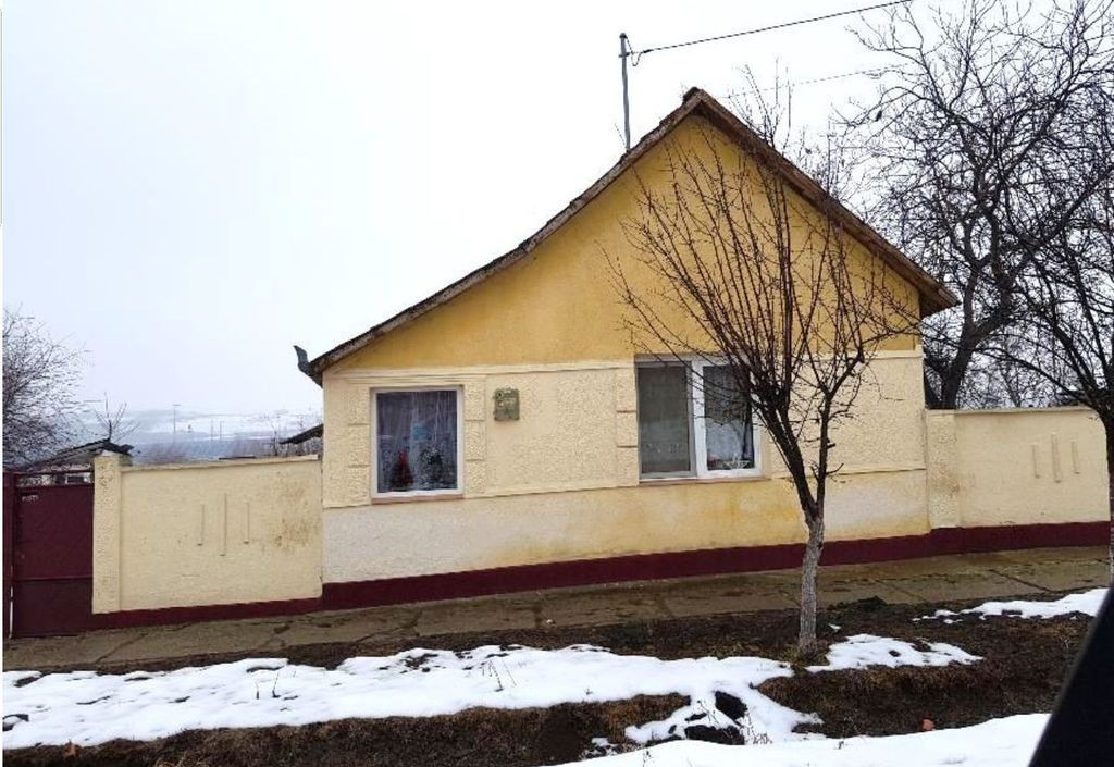 Cota de 1/2 din casa si cota de 119/288- loc. Vinga, Jud....