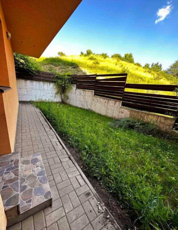 Apartament 3 camere, 63mp utili, gradina, parcare, zona Stej