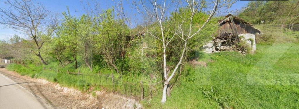 Casa demolabila 51mp, cu teren 900mp in Corpadea zona centra