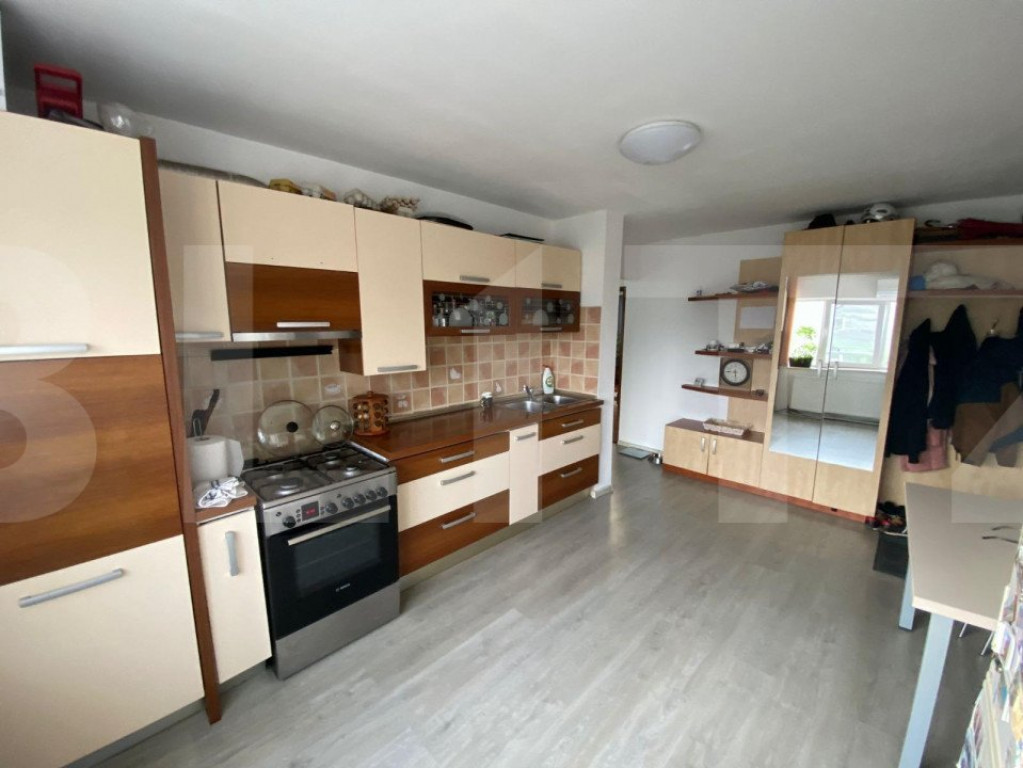 Apartament cu 2 camere decomandat, 54 mp, cu garaj, zona Reg