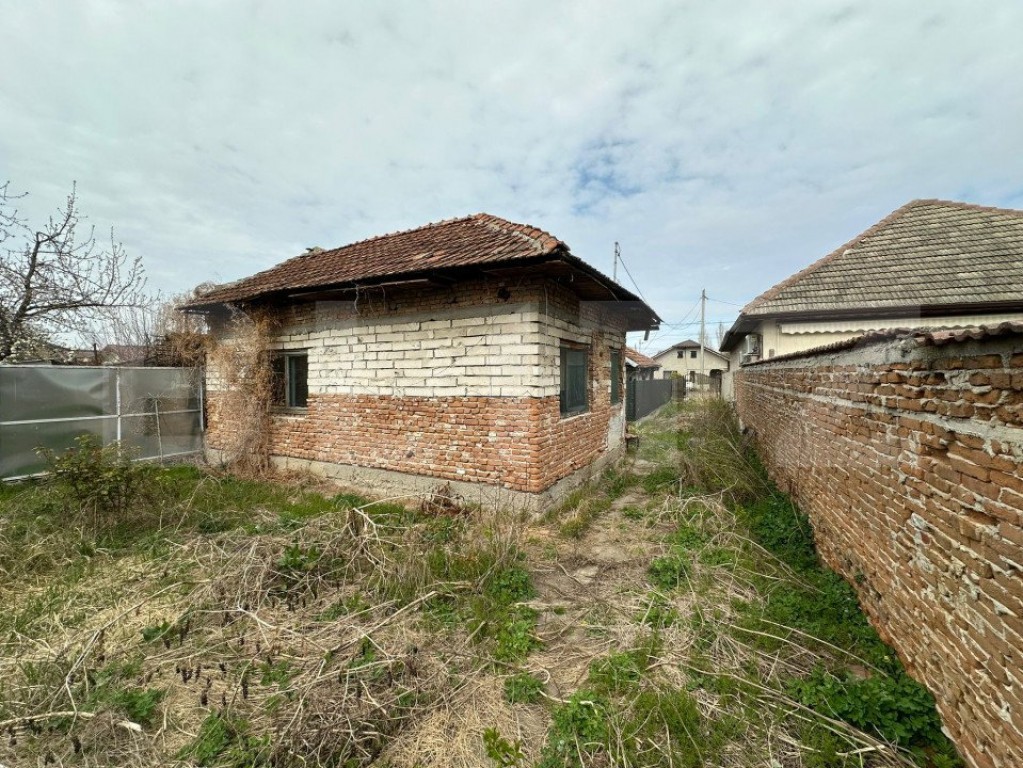 Casa 41 mp utili cu 247mp teren in Brestei