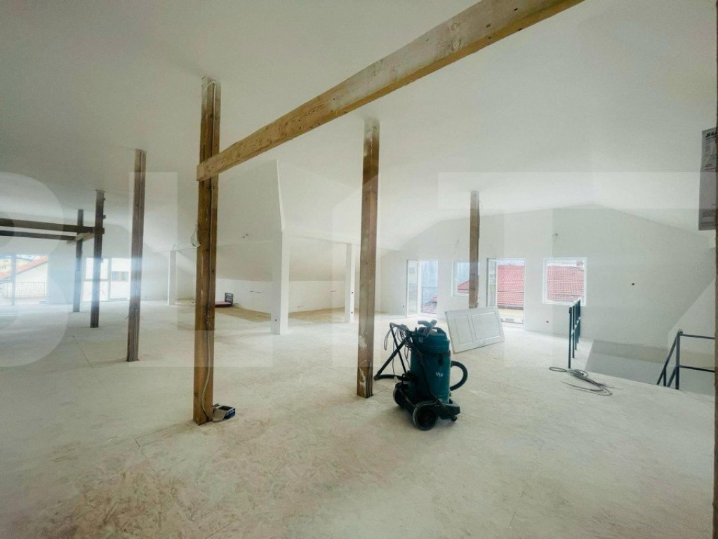 Spatiu open space, 265 mp, inaltime mare, ideal birouri/loc