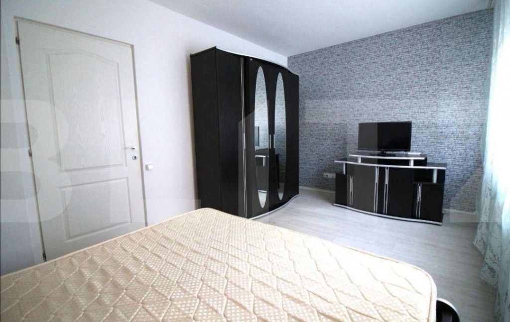 Apartament cu 2 camere decomandate, parcare, Zona Vivo
