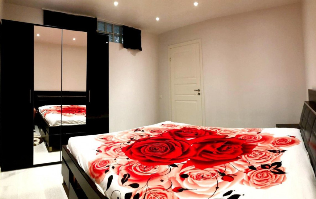 Apartament cu 2 dormitoare, gradina, bucatarie cu dining par