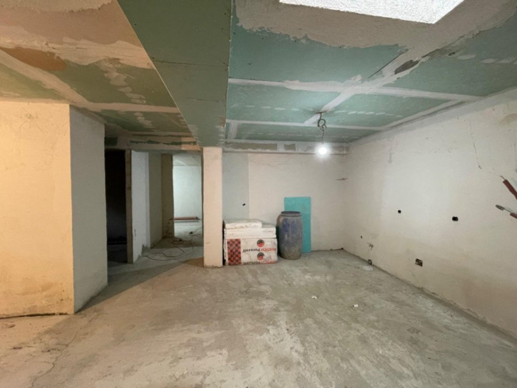 Apartament semifinisat, 91 mp, demisol, Baciu!