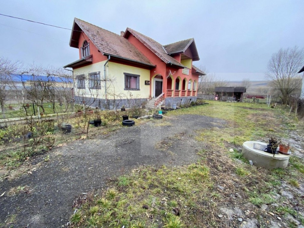 Casa finisata modern amplasata intr-un cartier rezidential,