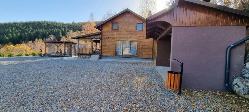 Casa de vacanta, 5 camere, 130 mp, teren 1000 mp, zona Valea