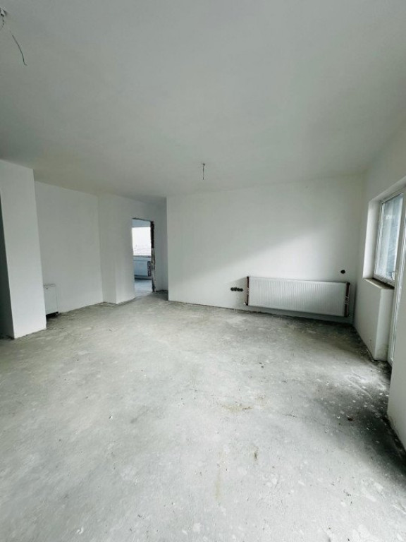 Apartament 3 camere cu CF, 2 bai, 65mp, parcare, zona Fagulu