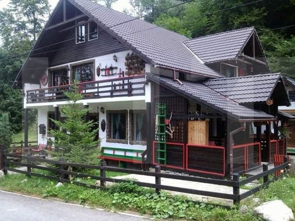 Casa de 6 camere, 320 mp, teren 700 mp, zona Bran