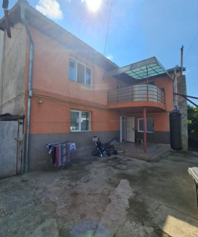 Casa individuala cu 5 camere, 216 mp de teren