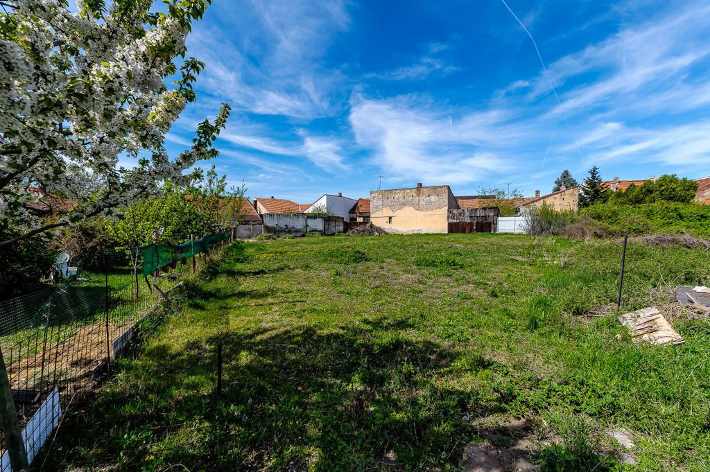 Proprietate rezervată Teren intravilan pe Strada Mără?...