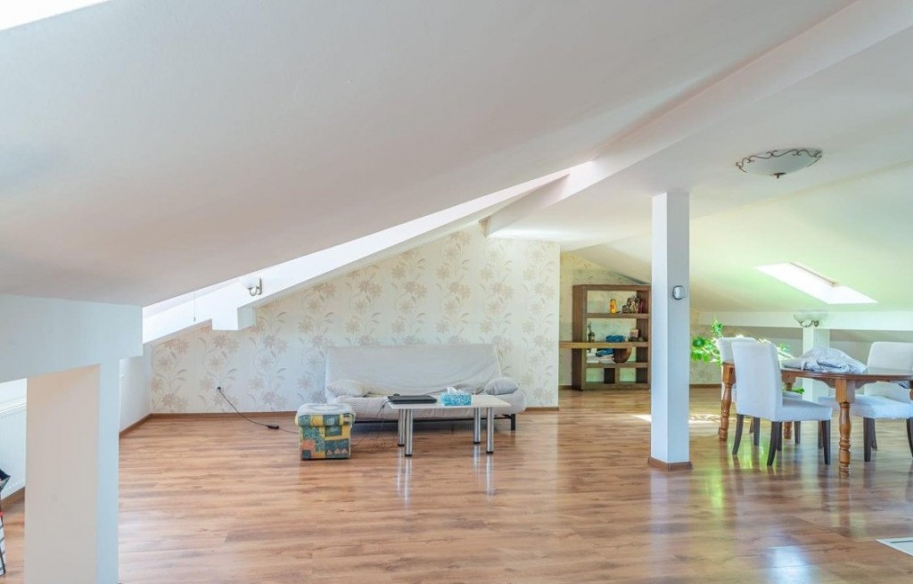 Apartament cu 4 camere, 200 mp, Dobroesti