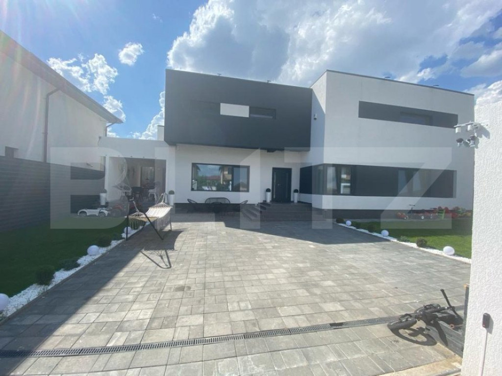 Casă P+M din categoria modern/lux în cartierul rezidenția