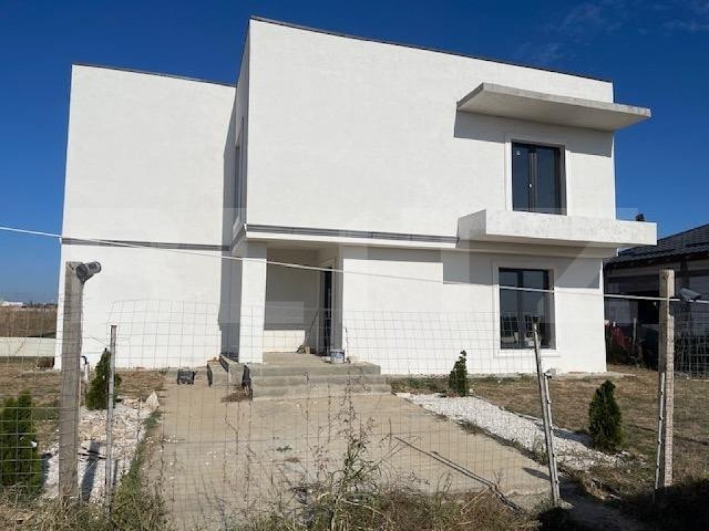 Casă mediteraneană la cheie, 5 dormitoare, teren de 412 mp